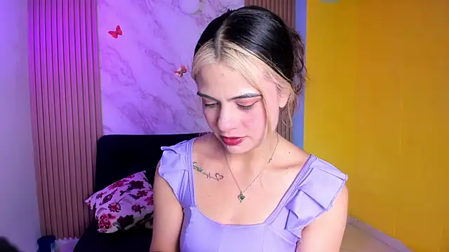 Snapshot of Megan_blue7 chatting on November 22, 11:53 am Megan blue7 online show from November 22, 11:53 am