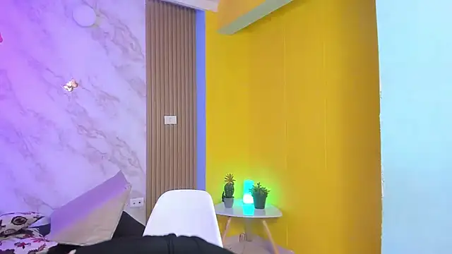 Snapshot of Megan_blue7 chatting on December 4, 11:31 am Megan blue7 online show from December 4, 11:31 am