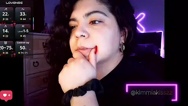 kimmiakiss22 online show from February 12, 2:44 am