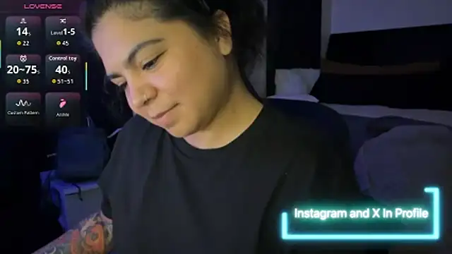 kimmiakiss22 online show from October 13, 3:30 am