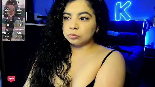 kimmiakiss22 online show from April 9, 12:45 am