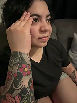 kimmiakiss22 online show from April 3, 5:03 am