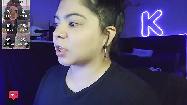 kimmiakiss22 online show from May 3, 2:27 am