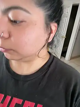 kimmiakiss22 online show from April 22, 9:21 pm