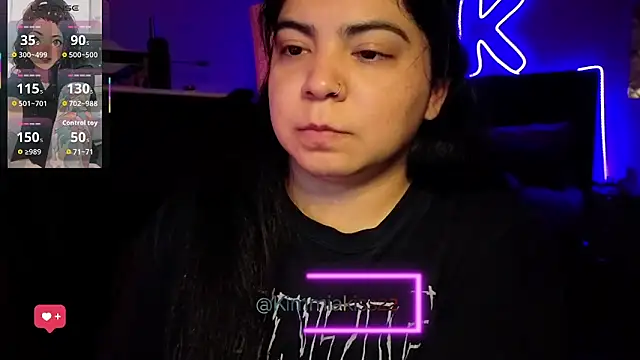 kimmiakiss22 online show from May 9, 3:43 am