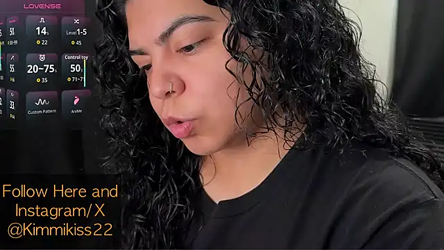 kimmiakiss22 online show from October 29, 8:30 pm