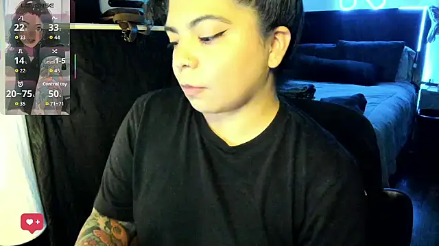 kimmiakiss22 online show from April 9, 11:55 pm