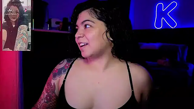 kimmiakiss22 online show from May 19, 12:15 am