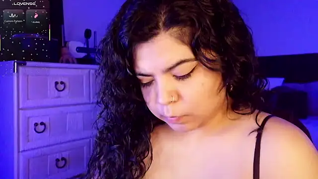 kimmiakiss22 online show from January 11, 12:50 am