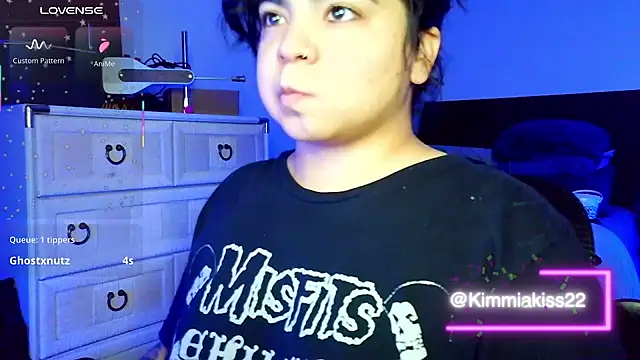 kimmiakiss22 online show from December 15, 1:22 am