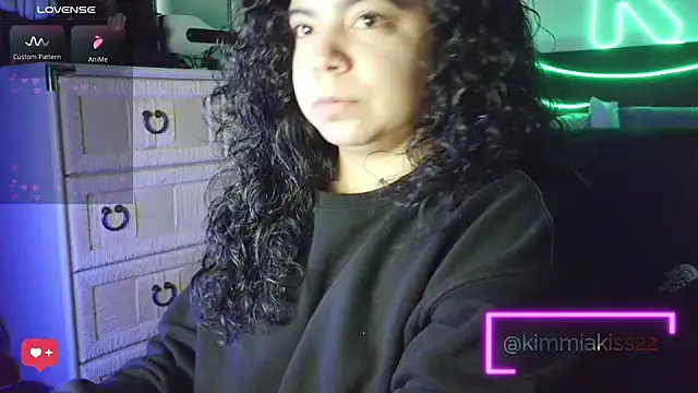 kimmiakiss22 online show from March 5, 10:05 pm