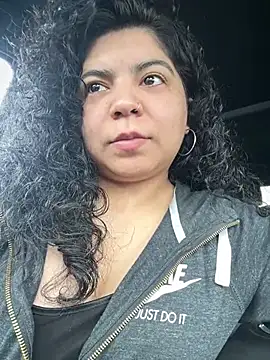 kimmiakiss22 online show from May 14, 7:33 pm