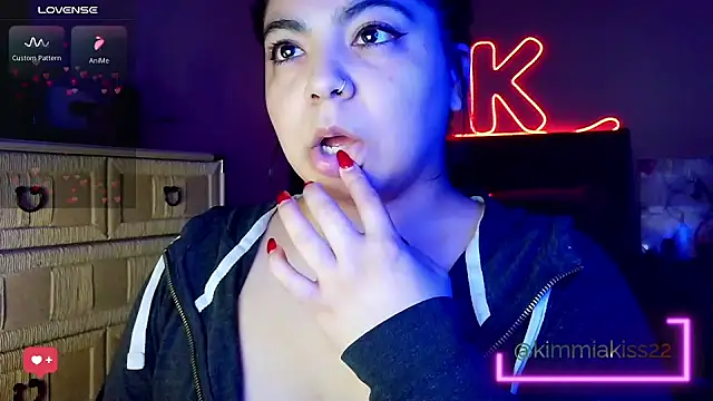 kimmiakiss22 online show from February 27, 12:55 am