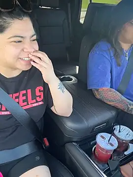 kimmiakiss22 online show from April 13, 9:19 pm