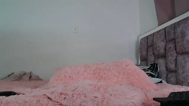 Snapshot of dolcemacca chatting on July 2, 3:23 am dolcemacca online show from July 2, 3:23 am