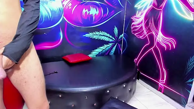 hot-threesome online show from June 7, 11:26 am