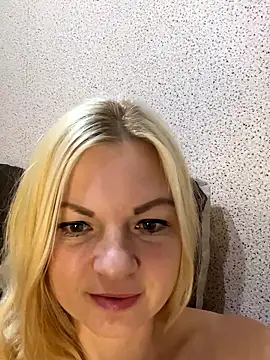 Snapshot of Julia_beauty chatting on November 11, 9:31 pm Julia beauty online show from November 11, 9:31 pm