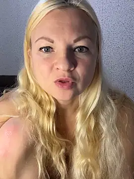 Snapshot of Julia_beauty chatting on October 18, 9:17 pm Julia beauty online show from October 18, 9:17 pm