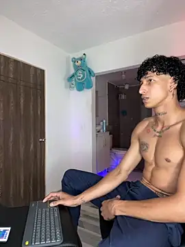 Snapshot of mike_casseano chatting on September 15, 9:04 pm mike casseano online show from September 15, 9:04 pm