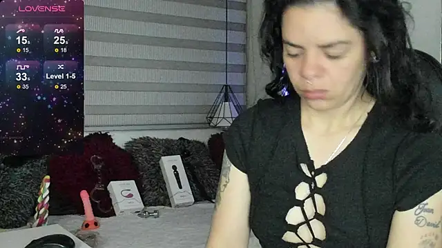 Snapshot of natasha_logan_ chatting on July 25, 4:09 am natasha logan online show from July 25, 4:09 am