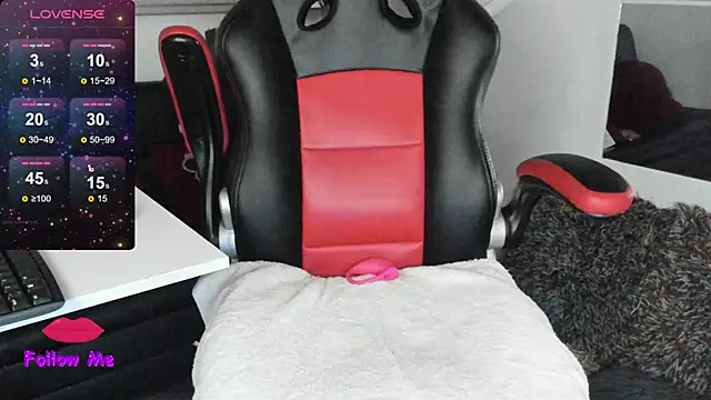 Snapshot of natasha_logan_ chatting on November 3, 4:07 am natasha logan online show from November 3, 4:07 am