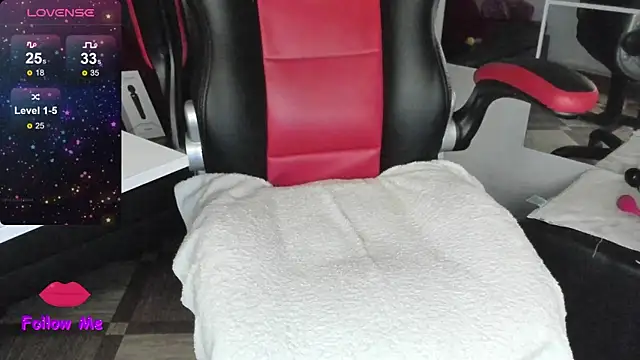 Snapshot of natasha_logan_ chatting on October 13, 4:03 am natasha logan online show from October 13, 4:03 am