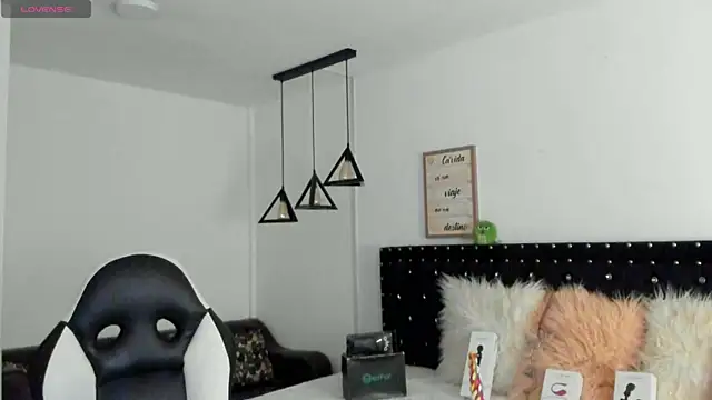 Snapshot of natasha_logan_ chatting on March 2, 4:07 am natasha logan online show from March 2, 4:07 am