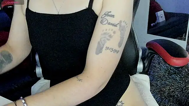 Snapshot of natasha_logan_ chatting on October 26, 4:02 am natasha logan online show from October 26, 4:02 am