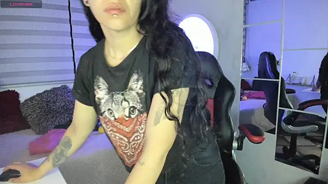 natasha logan  online show from May 24, 4:01 am