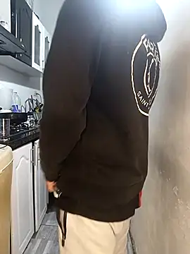 catire2323 online show from December 4, 1:04 am