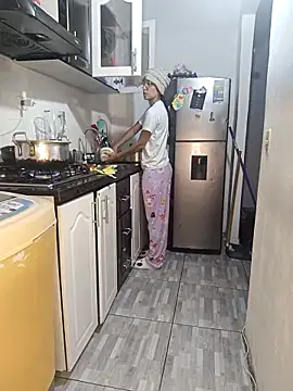 catire2323 online show from February 3, 2:53 am