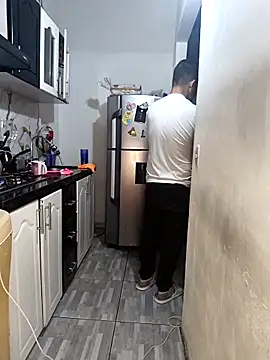 catire2323 online show from March 26, 4:11 am