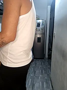 catire2323 online show from March 13, 1:21 am