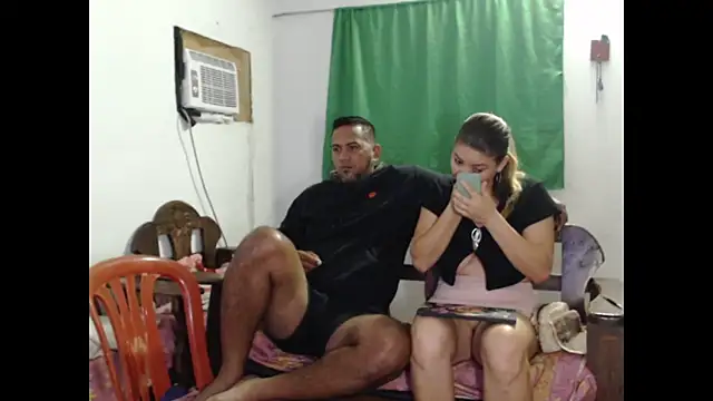 Snapshot of lover_1994 chatting on November 27, 10:05 am lover 1994 online show from November 27, 10:05 am