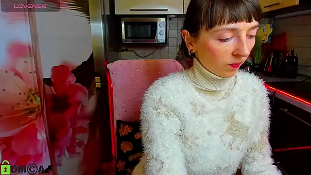 TayanaJons online show from February 6, 8:10 am