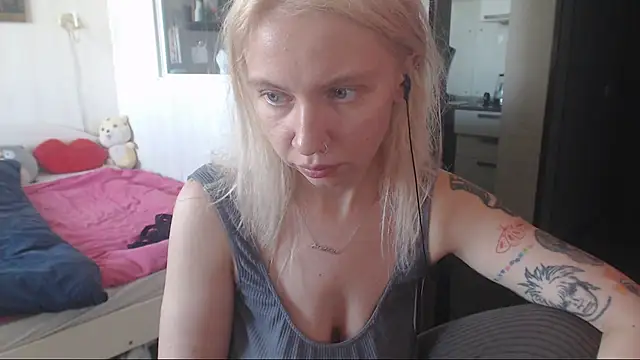 Snapshot of amanda_kiss_kiss chatting on October 8, 9:44 am amanda kiss kiss online show from October 8, 9:44 am