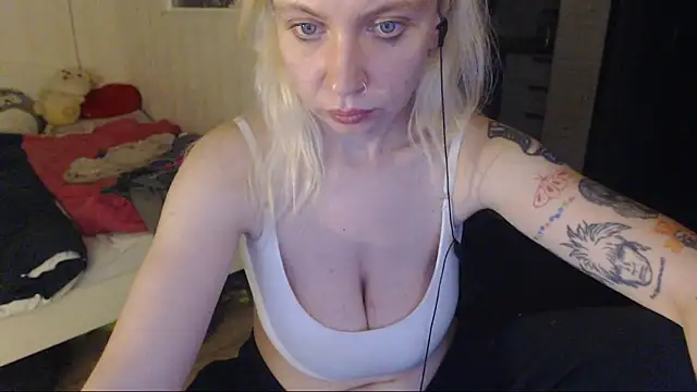 amanda kiss kiss online show from November 4, 7:50 pm