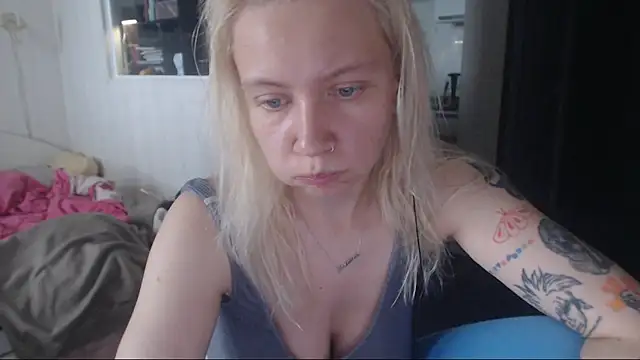 Snapshot of amanda_kiss_kiss chatting on October 15, 10:34 am amanda kiss kiss online show from October 15, 10:34 am