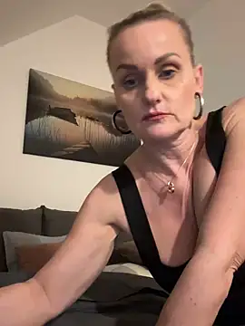 Daryyna online show from October 2, 5:49 pm