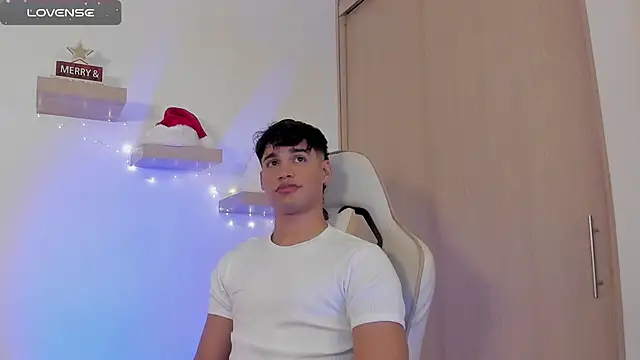 Snapshot of Jimmy_Leeh_ chatting on December 24, 10:49 pm Jimmy Leeh online show from December 24, 10:49 pm