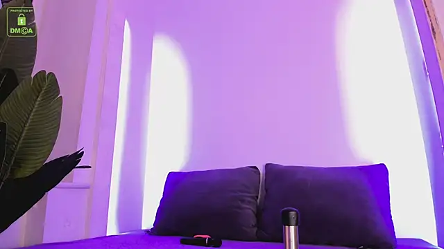 Snapshot of ErikaLust chatting on December 5, 4:22 am ErikaLust online show from December 5, 4:22 am