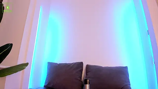 Snapshot of ErikaLust chatting on January 13, 5:00 am ErikaLust online show from January 13, 5:00 am