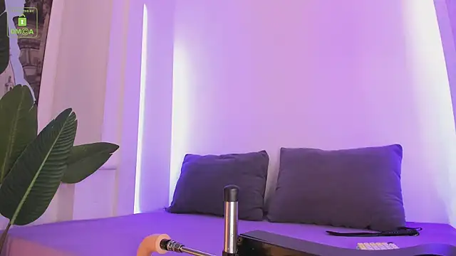 Snapshot of ErikaLust chatting on November 28, 4:23 am ErikaLust online show from November 28, 4:23 am