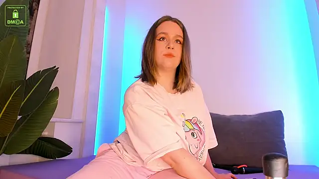 Snapshot of ErikaLust chatting on December 22, 4:12 am ErikaLust online show from December 22, 4:12 am