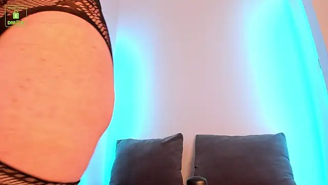 Snapshot of ErikaLust chatting on January 15, 4:16 am ErikaLust online show from January 15, 4:16 am