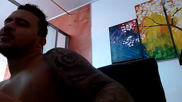 Snapshot of christian_colombian1 chatting on December 24, 3:16 pm christian colombian1 online show from December 24, 3:16 pm