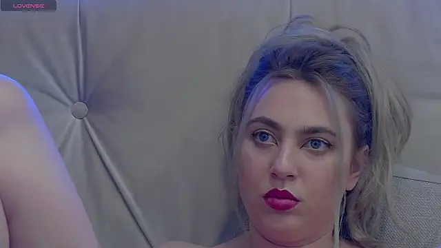 Snapshot of AvaBlue_ chatting on February 9, 11:04 am AvaBlue online show from February 9, 11:04 am