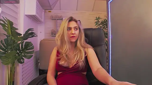 Snapshot of AvaBlue_ chatting on February 4, 7:29 am AvaBlue online show from February 4, 7:29 am