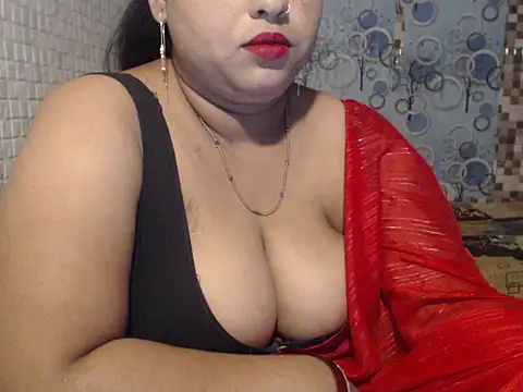 Snapshot of Oh_Maya chatting on October 9, 3:51 am Oh Maya online show from October 9, 3:51 am