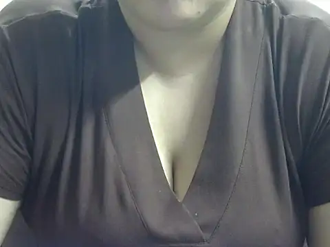 Snapshot of Mohini_44 chatting on June 8, 3:23 pm Mohini 44 online show from June 8, 3:23 pm